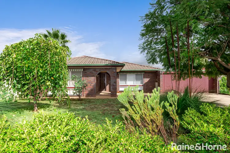 46 Pinaroo Drive, Glenfield Park NSW 2650