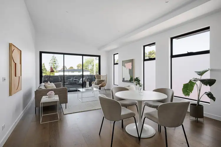 2b Brentwood Avenue, Pascoe Vale South VIC 3044