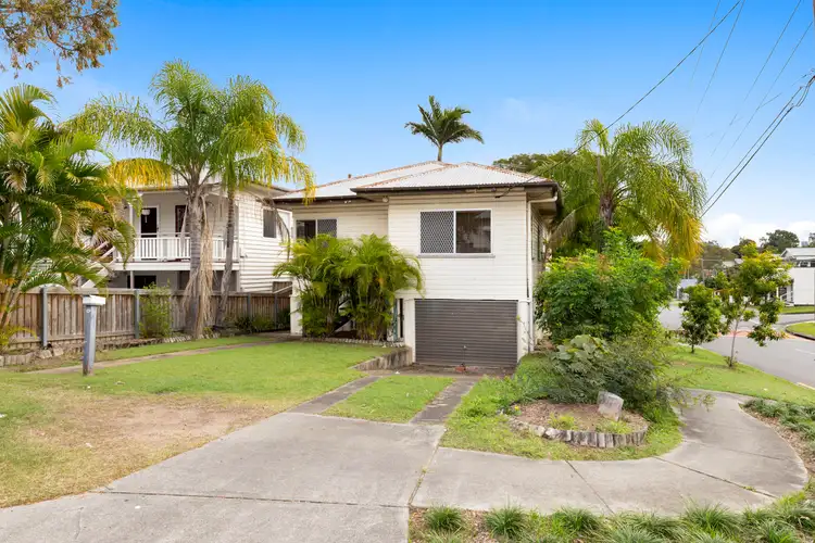 34 The Promenade, Camp Hill QLD 4152