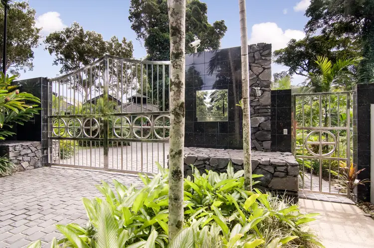 2/2-12 Reef Street (The Beachfront Estate), Port Douglas QLD 4877