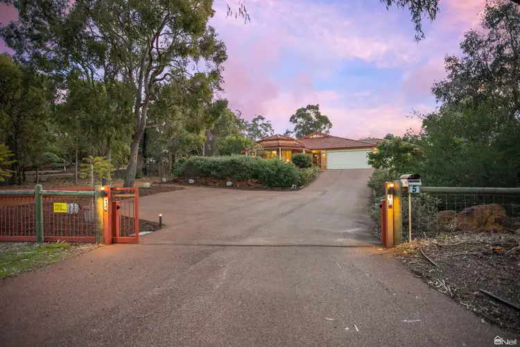 5 Darling Range Drive, Bedfordale WA 6112