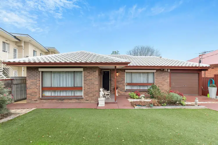 4 Dunbar Ave, Lower Mitcham SA 5062