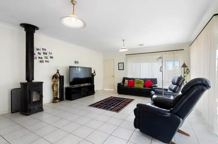 Sixth view of Homely house listing, 19 Bushfield Court, Traralgon VIC 3844
