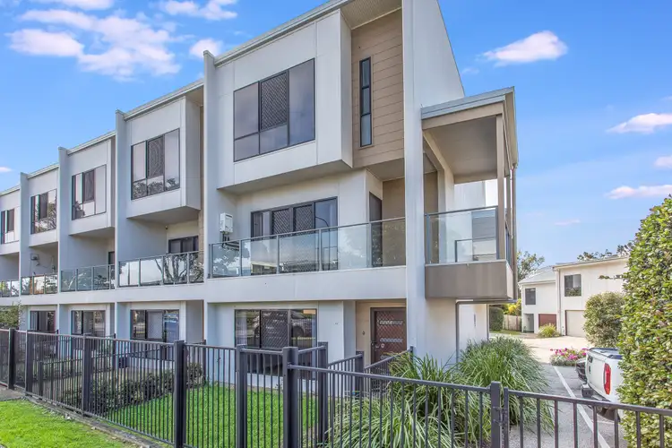 17/50 Lakefield Drive