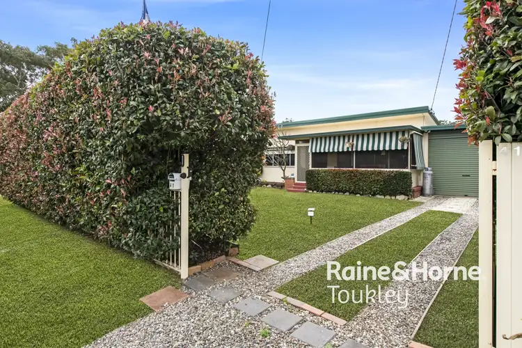 41 Tarwhine Avenue, Chain Valley Bay NSW 2259