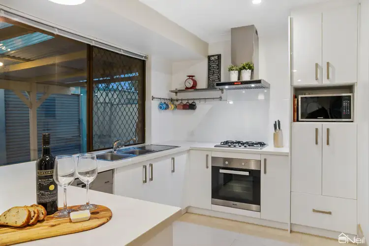 Sixth view of Homely house listing, 4 Pendragon Court, Camillo WA 6111