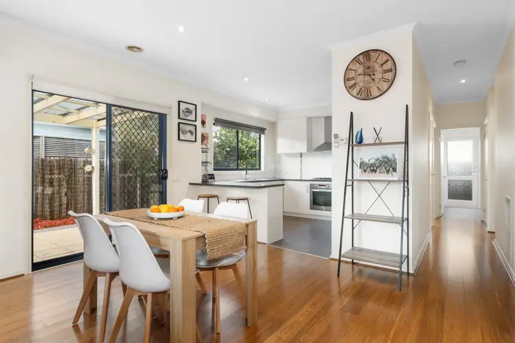 2B Wykeham Court, Frankston VIC 3199