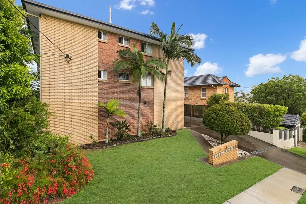 Main view of Homely unit listing, 2/8 Barradine Street, Greenslopes QLD 4120