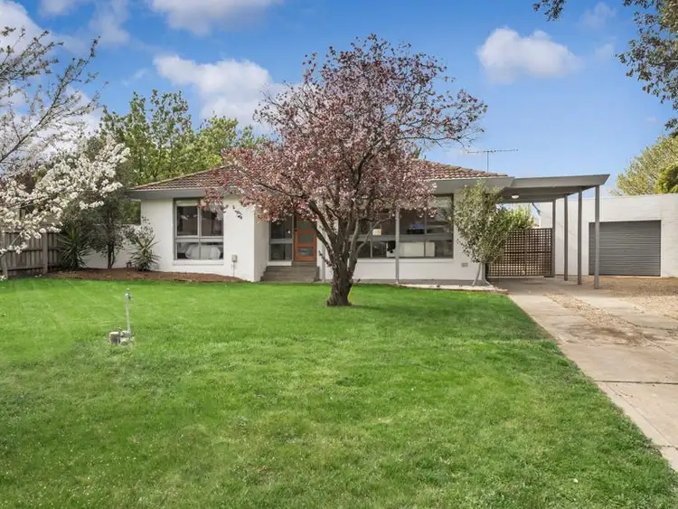 2 Olympia Place, Melton West VIC 3337