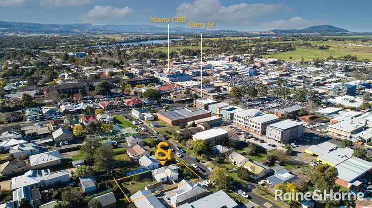 9 Burr Avenue, Nowra NSW 2541