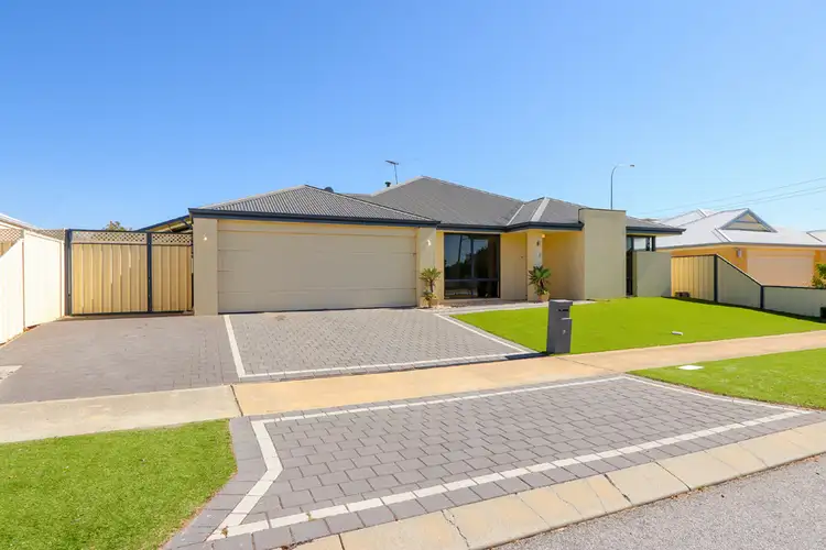33 Leichhardt Crossing, Hammond Park WA 6164