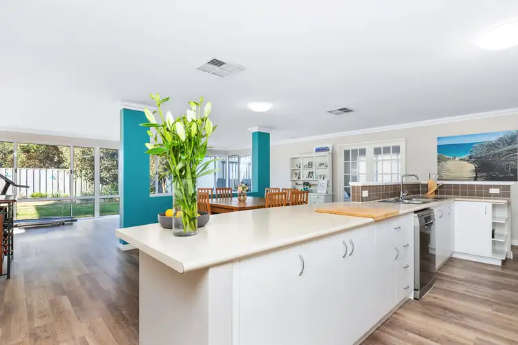 10 Lutea Road, Halls Head WA 6210
