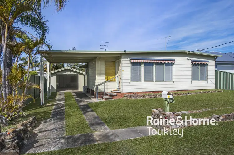 24 Merrendale Avenue, Gorokan NSW 2263