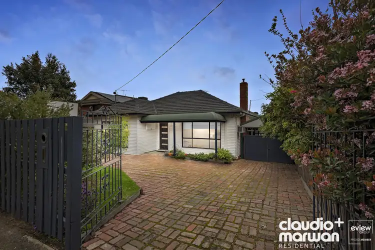 11 Station Road, Oak Park VIC 3046
