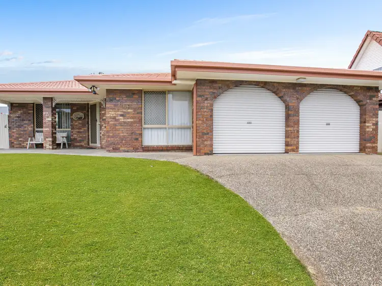 137 Meadowlands Road, Carindale QLD 4152