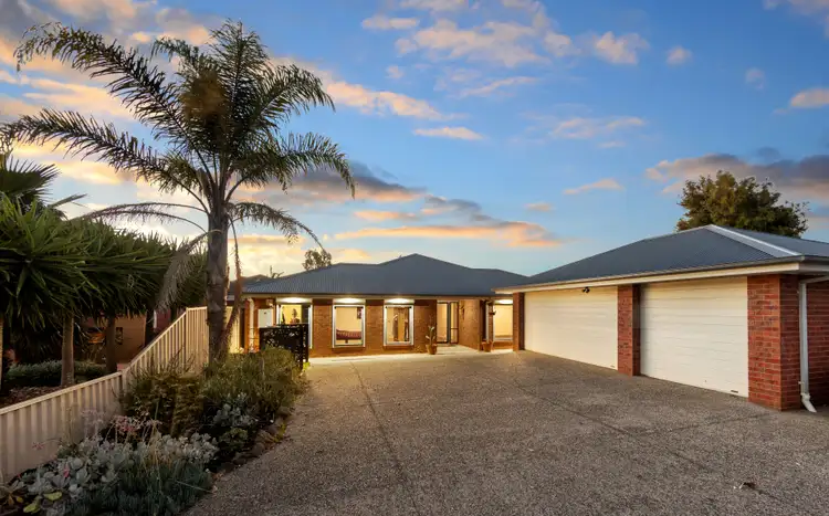 8 Wannon Place, Taylors Hill VIC 3037