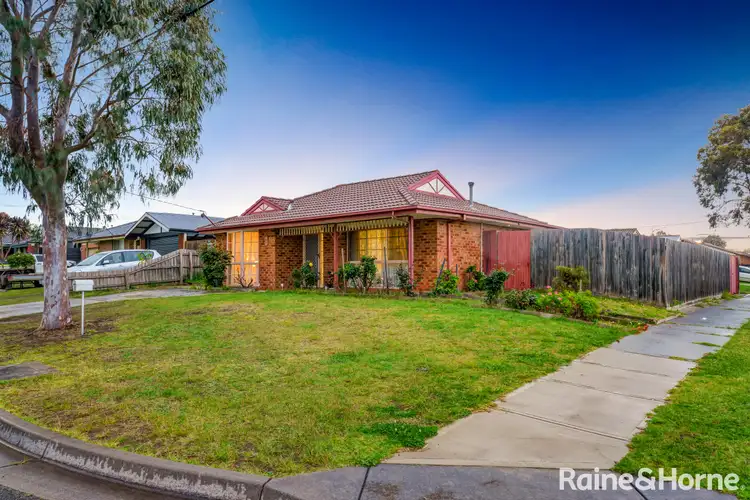 1 Dean Court, Cranbourne West VIC 3977