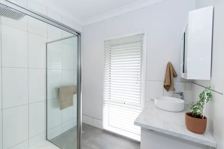 Fifth view of Homely house listing, 6 Berrybank Drive, Swan Hill VIC 3585