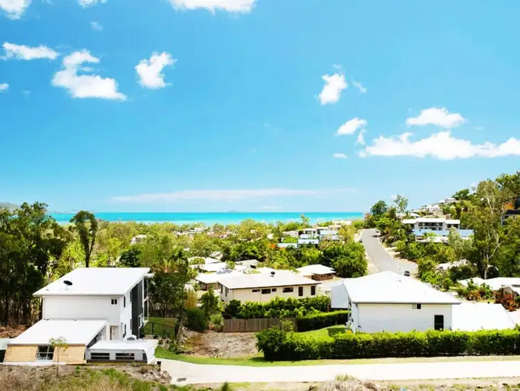 8A Yachtsmans Parade, Cannonvale QLD 4802