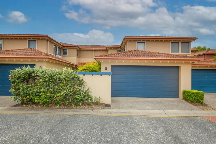 32/4 UNIVERSITY DRIVE