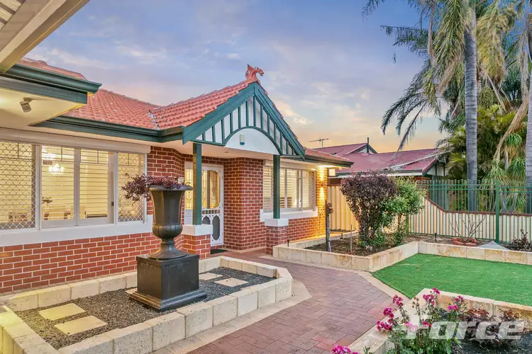 25 Stradbroke Place, Ballajura WA 6066