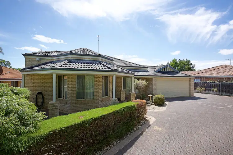 17 DALEWOOD GARDENS