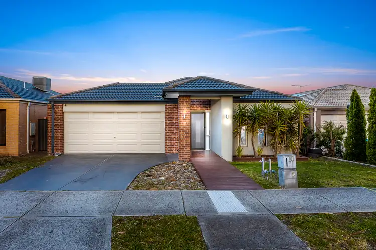 10 Sagan Drive, Cranbourne North VIC 3977