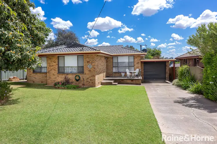 1 Sherwood Avenue, Kooringal NSW 2650