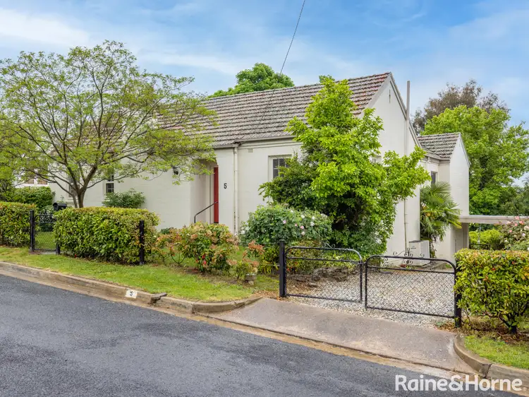 5 Clements Street, Bathurst NSW 2795