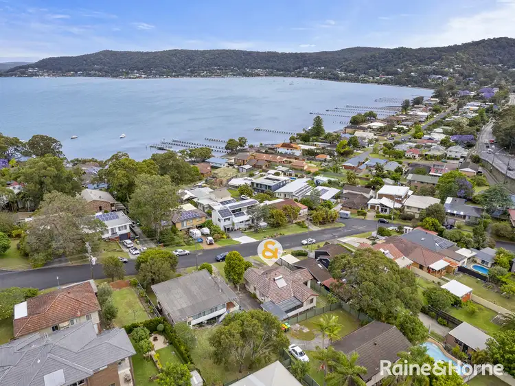 10 Gosford Street, Point Clare NSW 2250