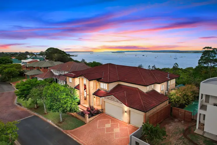 9 The Rampart, Redland Bay QLD 4165