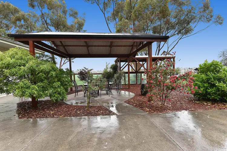 2/932 Holden Road, Toolern Vale VIC 3337