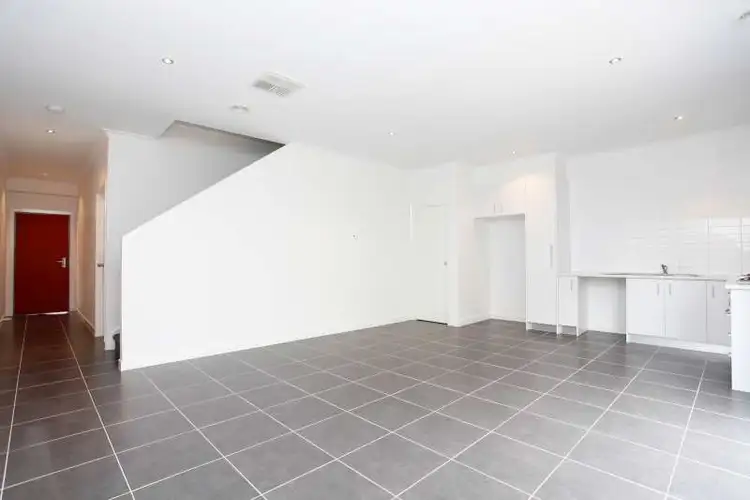 5/79-89 Lancefield Drive, Caroline Springs VIC 3023