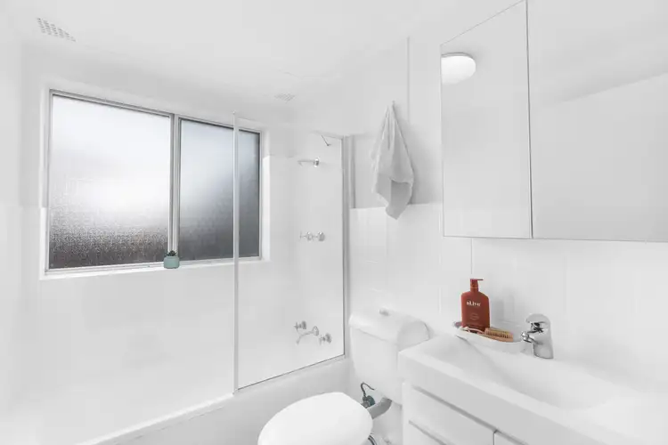 Fifth view of Homely apartment listing, 2/2 Lismore Avenue, Dee Why NSW 2099