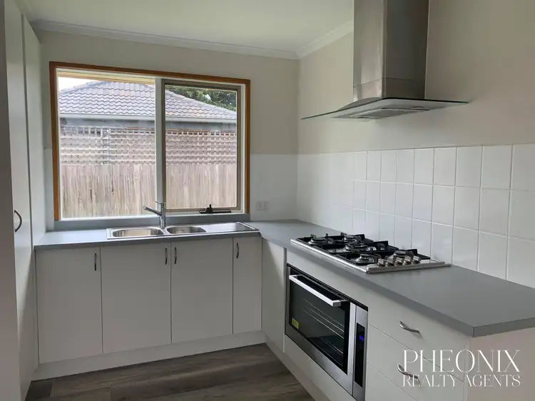76 Silvereye Crescent