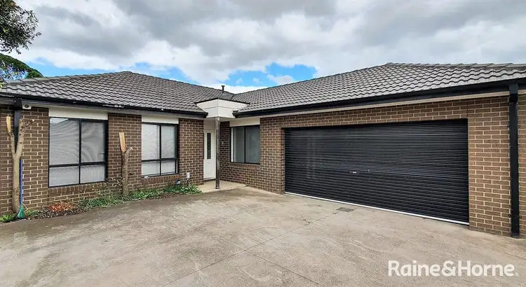 1 & 2/42 Pennell Avenue, St Albans VIC 3021