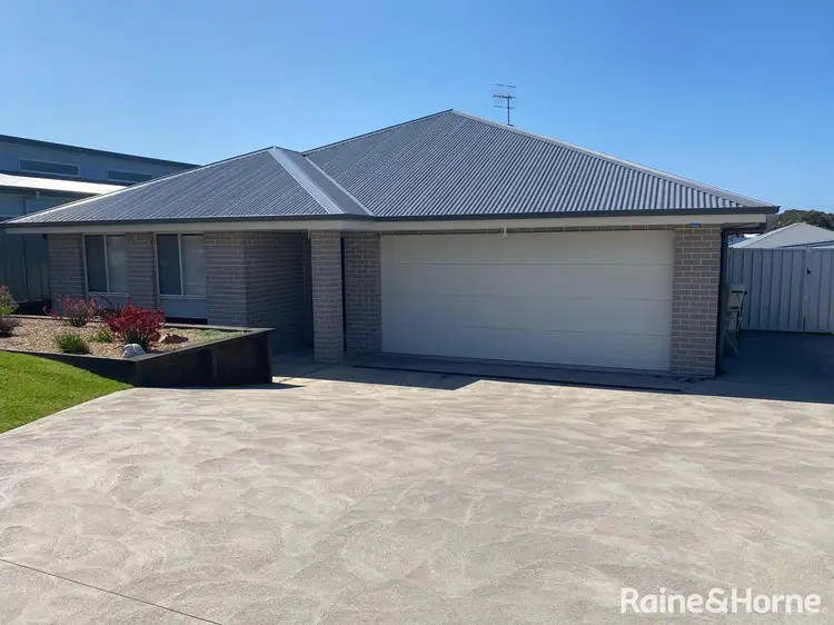 15 Como Avenue, Burrill Lake NSW 2539