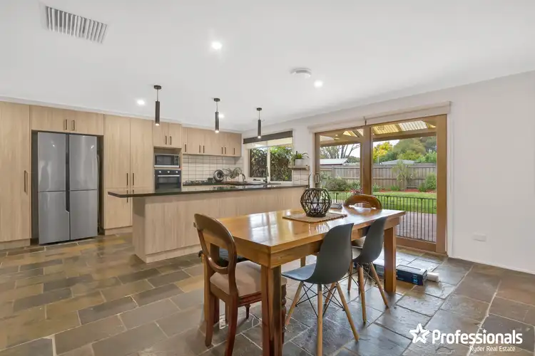 4 Balfour Place, Melton West VIC 3337