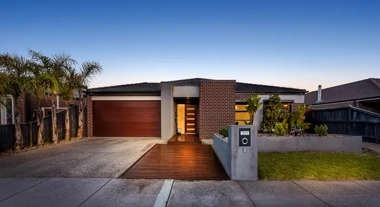 6 Dalton Way, Cranbourne East VIC 3977