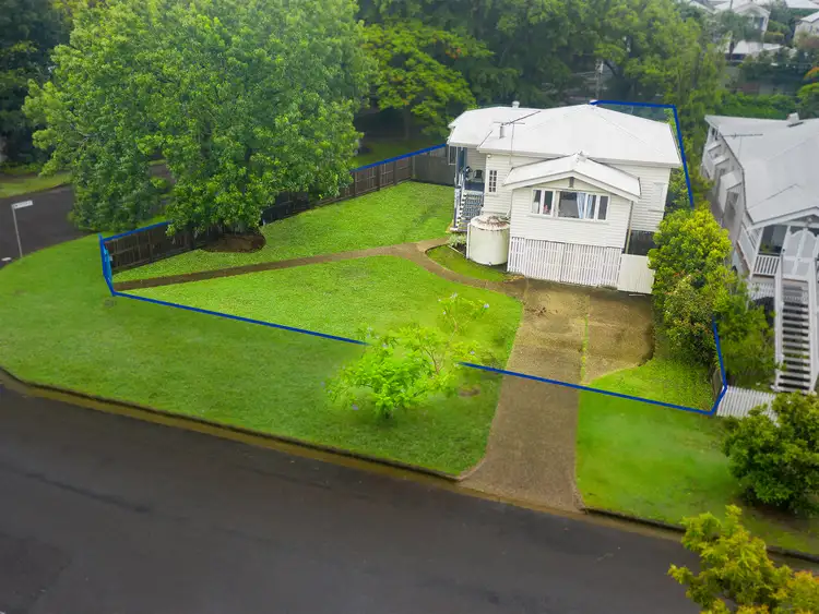 2 Aeroplane Street, Cannon Hill QLD 4170