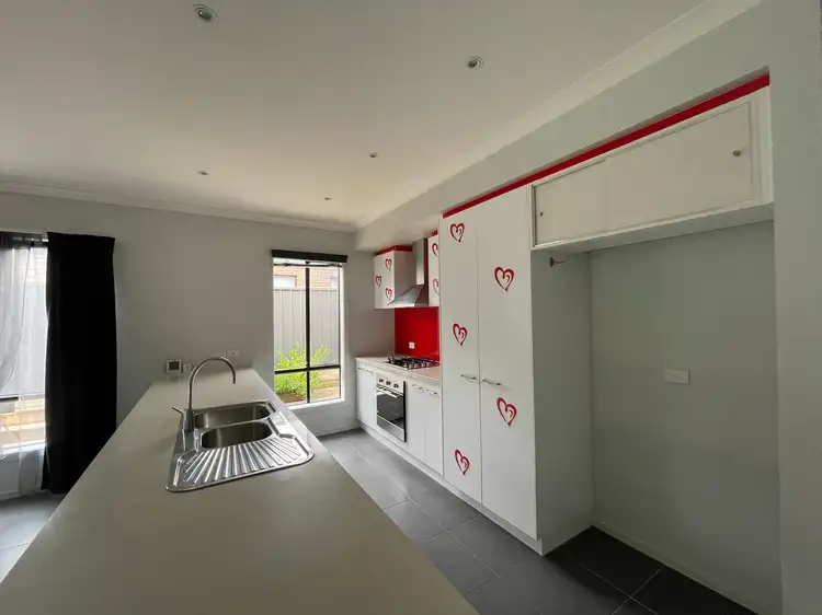 Fifth view of Homely house listing, 122 Kinglake Drive, Manor Lakes VIC 3024
