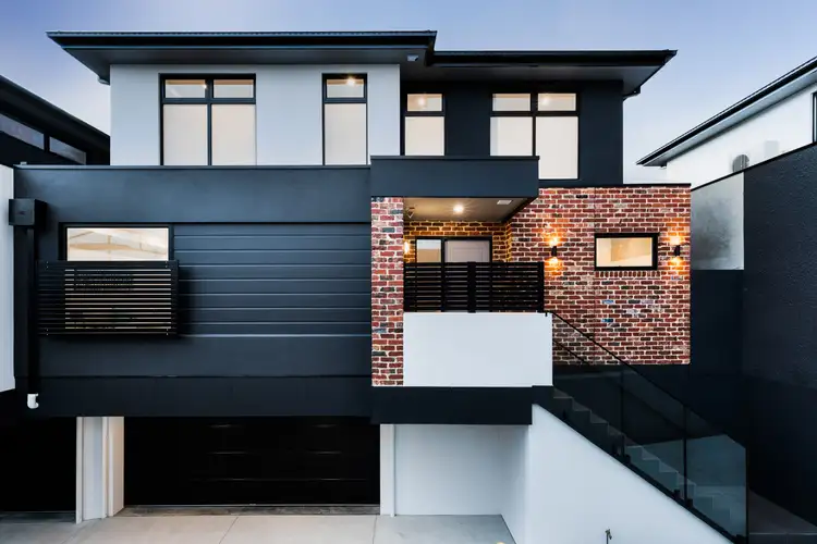 2/2 Eyre Street, Burwood VIC 3125
