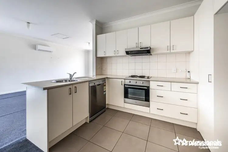 28/9 Petrea Place, Melton West VIC 3337