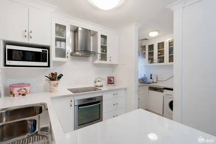 Fourth view of Homely house listing, 2 Shrike Court, Camillo WA 6111