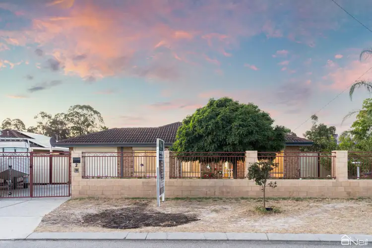 Seventh view of Homely house listing, 2 Shrike Court, Camillo WA 6111
