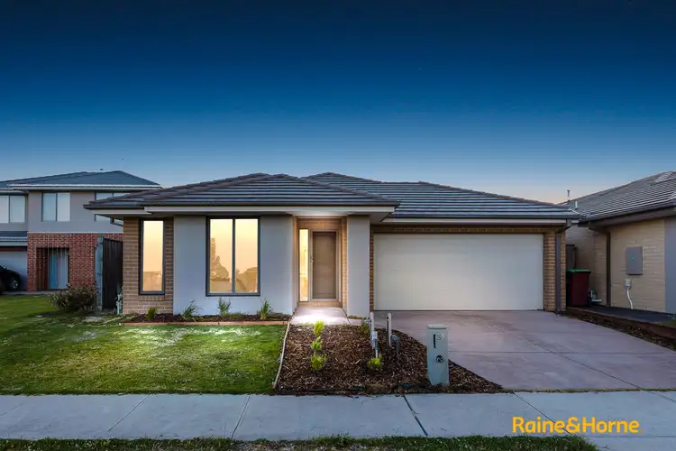39 Mossey Crescent, Cranbourne East VIC 3977
