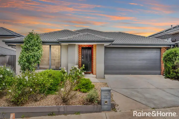 12 Angelas Way, Sunbury VIC 3429