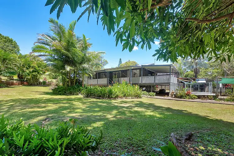 166-168 Lucas Drive, Lamb Island QLD 4184