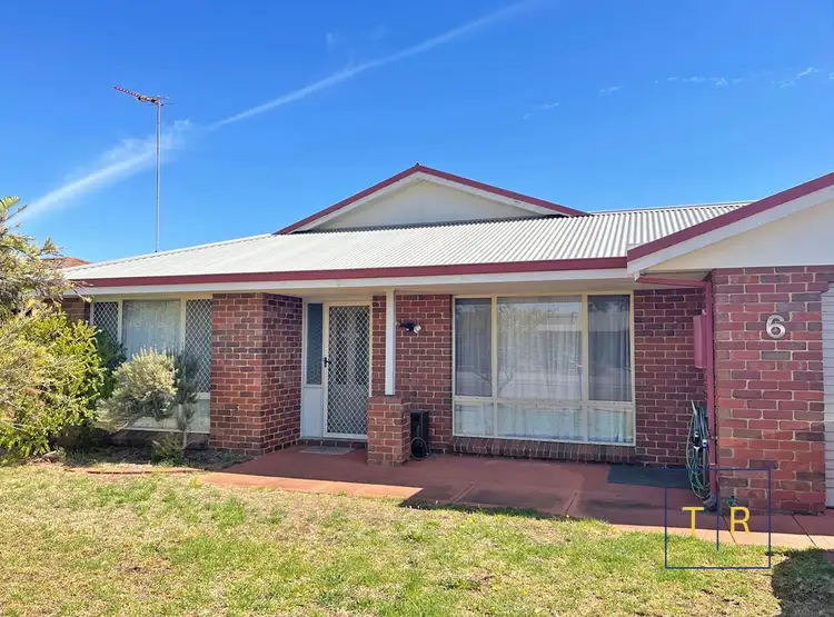 6 Whitegum Avenue