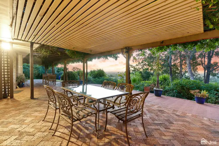 16 Chardonnay Grove, Mount Nasura WA 6112